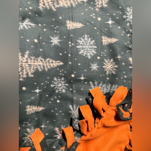 Snowy Trees - Fleece Tie Blanket